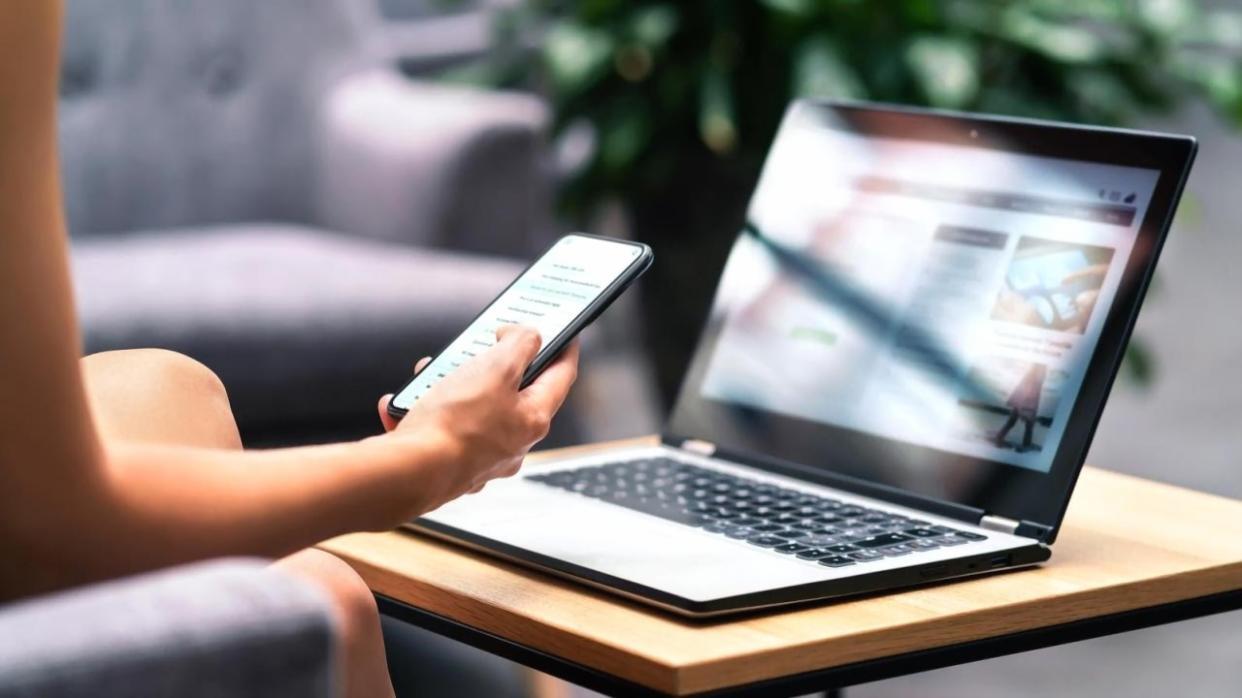 Color swatches and analysis tools used in Yulvenus courses